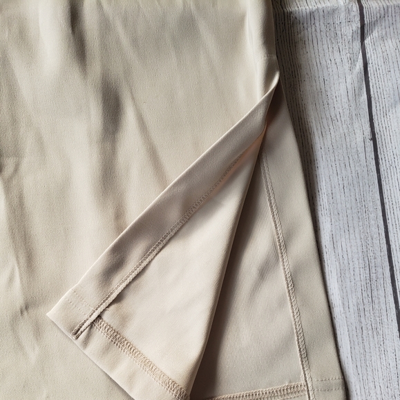 2 skirts bundle. 1 Black and 1 Tan pencil skirt with side split back zip. - Picture 4 of 10